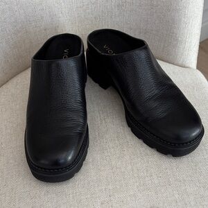 Vionic black mules